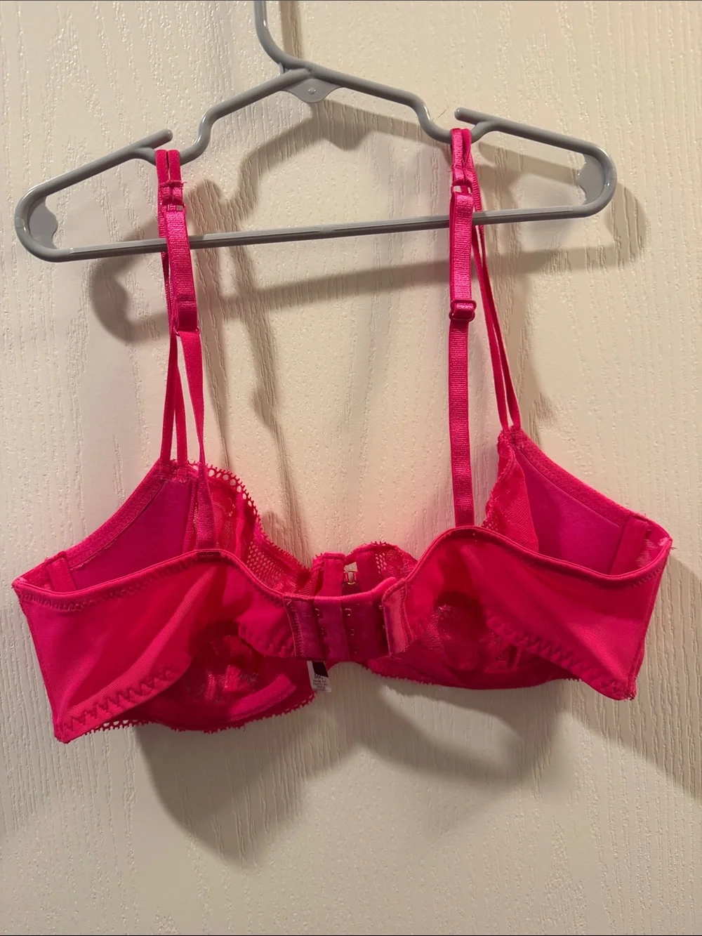 Washed Never Worn Lace Underwire Bra in Vibrant Hot Pink